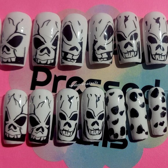 Square Black and White Skull Design Press on Nails Set - Picture 1 of 3